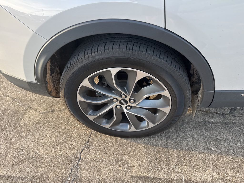 2022 Ceramic Pearl Metallic Tinted Clearcoat Lincoln Nautilus Reserve FWD SUV