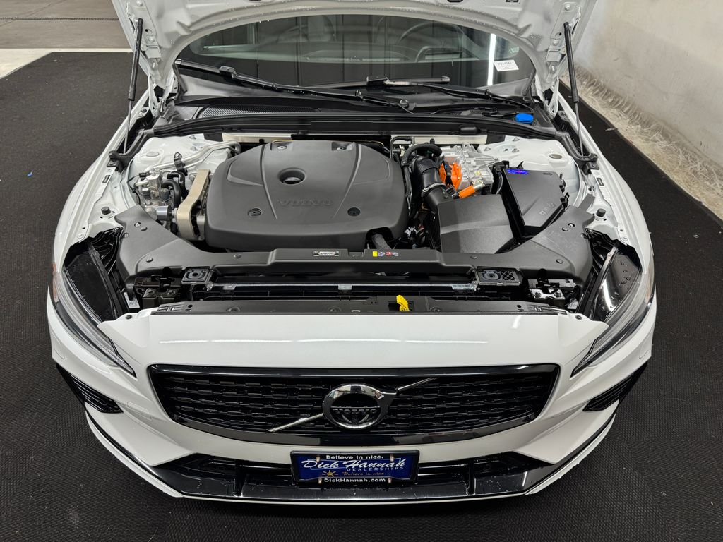 2022 Volvo S60 Recharge Plug-In Hybrid T8 R-Design