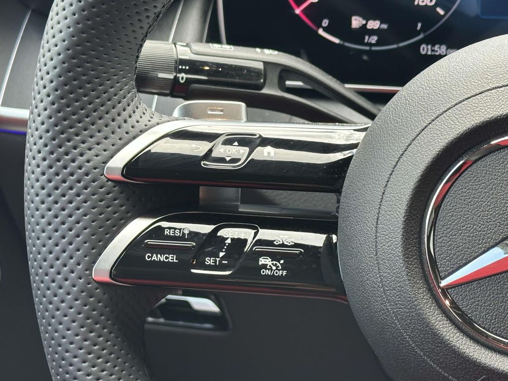 2025 Mercedes-Benz GLC 300 12