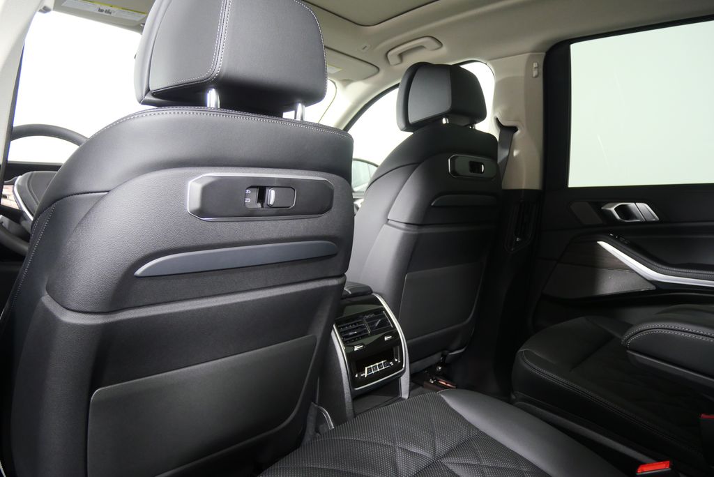Thumbnail: 2026 BMW X7 - 19