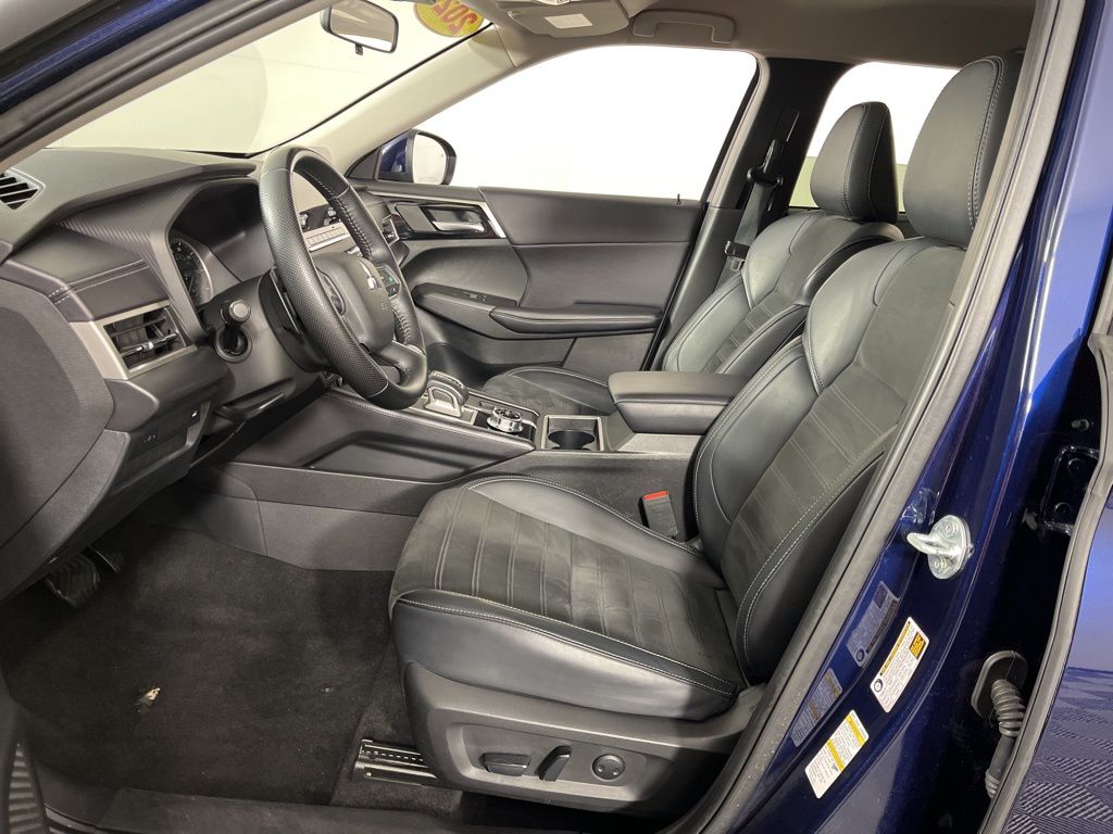 Thumbnail: 2024 Mitsubishi Outlander - 23