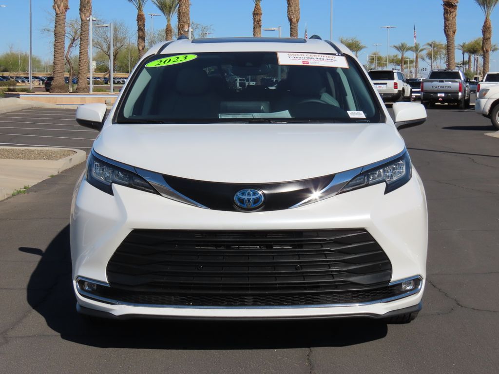 2023 Toyota Sienna XLE 2