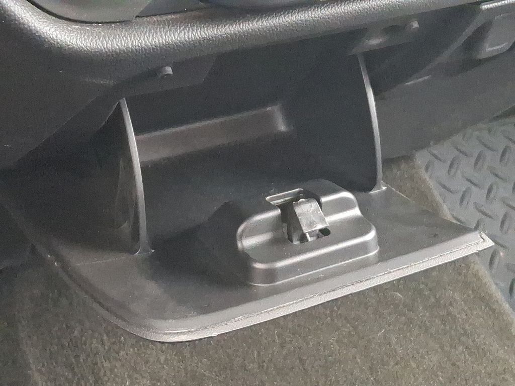 Thumbnail: 2017 Chevrolet Silverado 1500 - 24