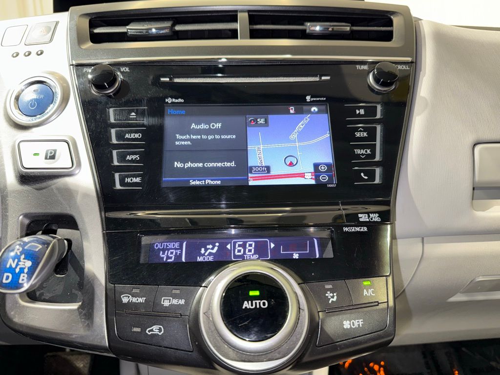 Thumbnail: 2015 Toyota Prius v - 25