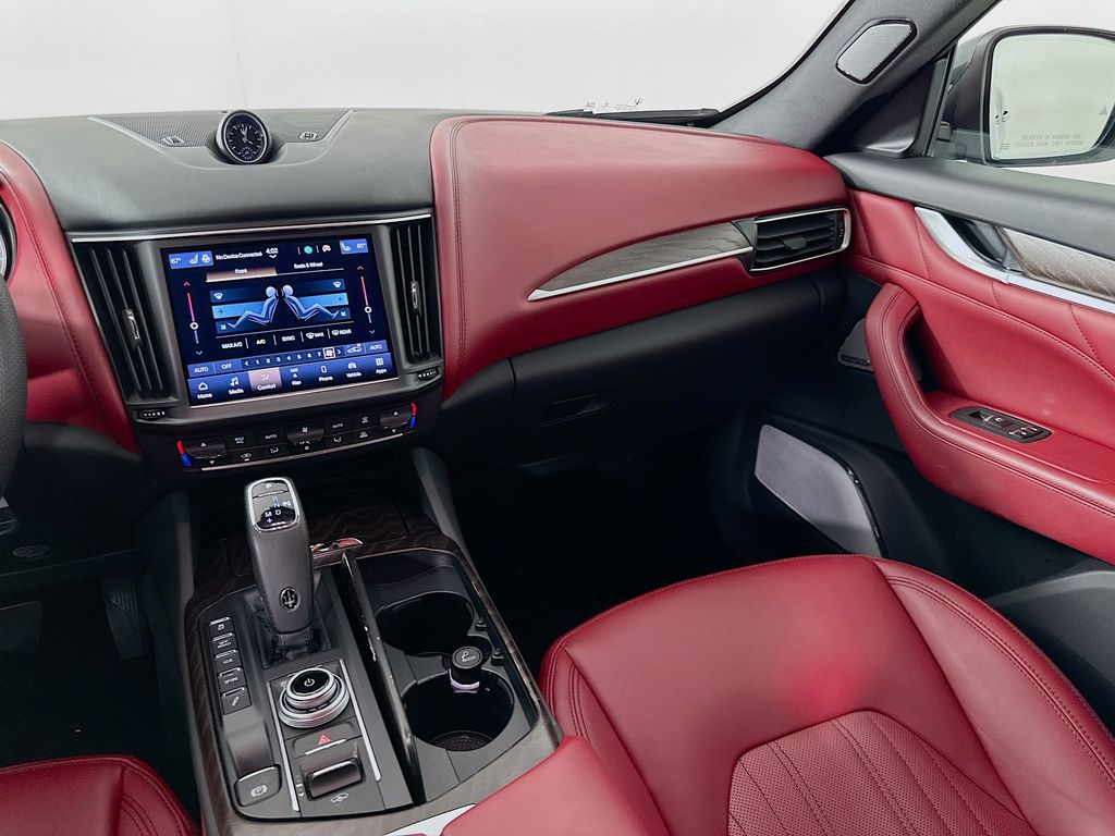 Thumbnail: 2022 Maserati Levante - 24
