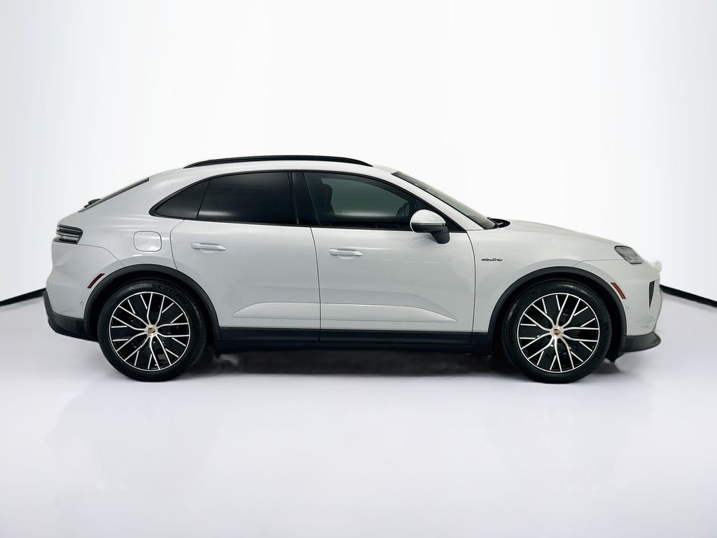 Thumbnail: 2026 Porsche Macan - 8