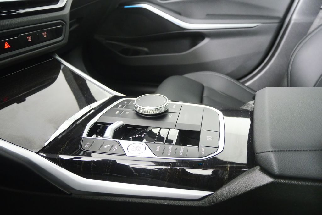 Thumbnail: 2024 BMW 3 Series - 26