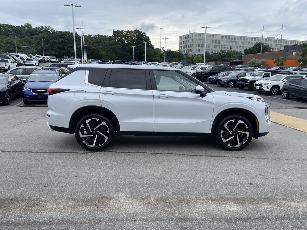 Used 2024 Mitsubishi Outlander SUV
