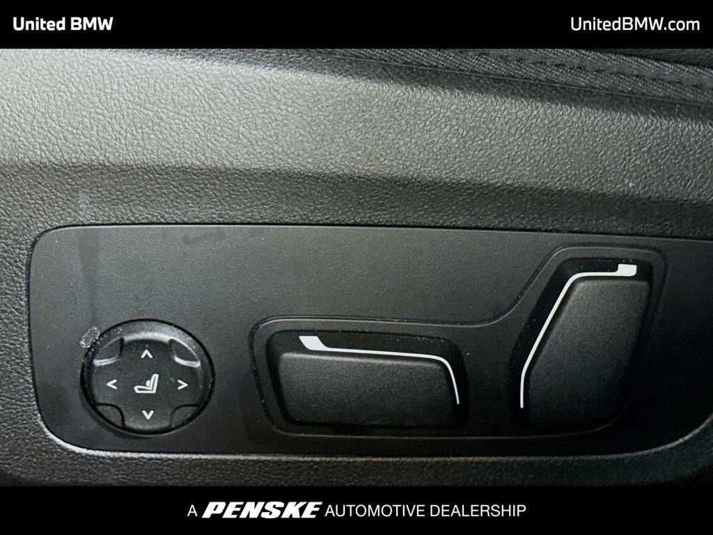 Thumbnail: 2025 BMW 3 Series - 4