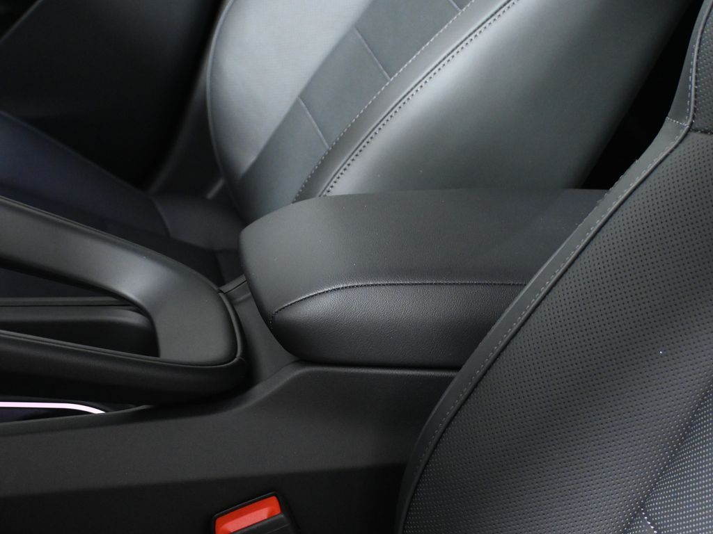 Thumbnail: 2026 Porsche Macan - 28