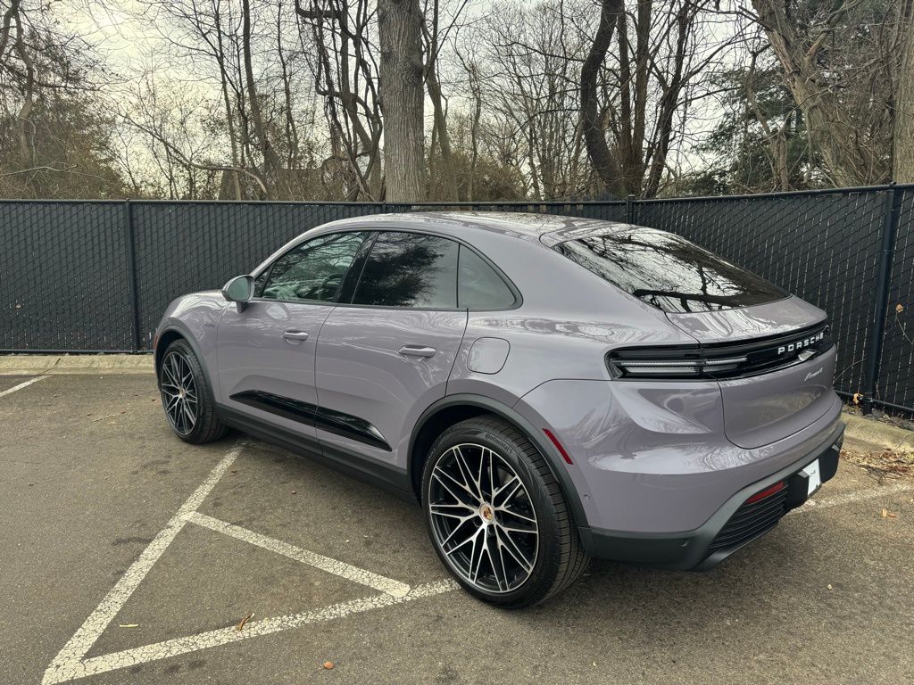 Thumbnail: 2025 Porsche Macan - 3
