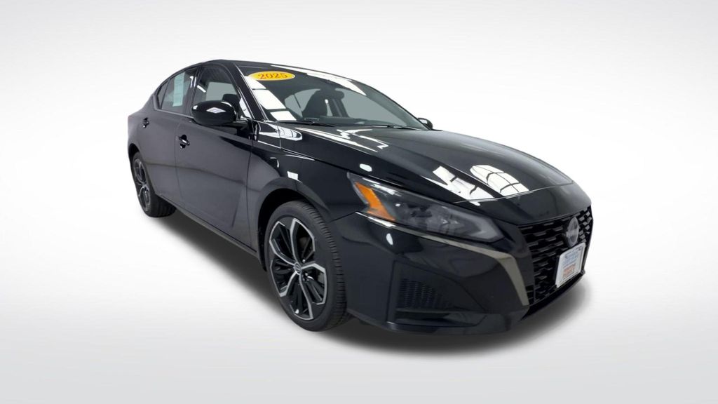 Used 2025 Nissan Altima Sedan