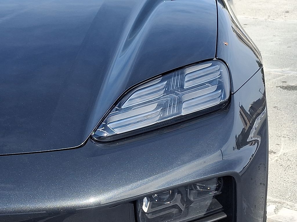 Thumbnail: 2026 Porsche Macan - 11