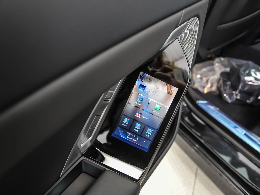 Thumbnail: 2025 BMW i7 - 24