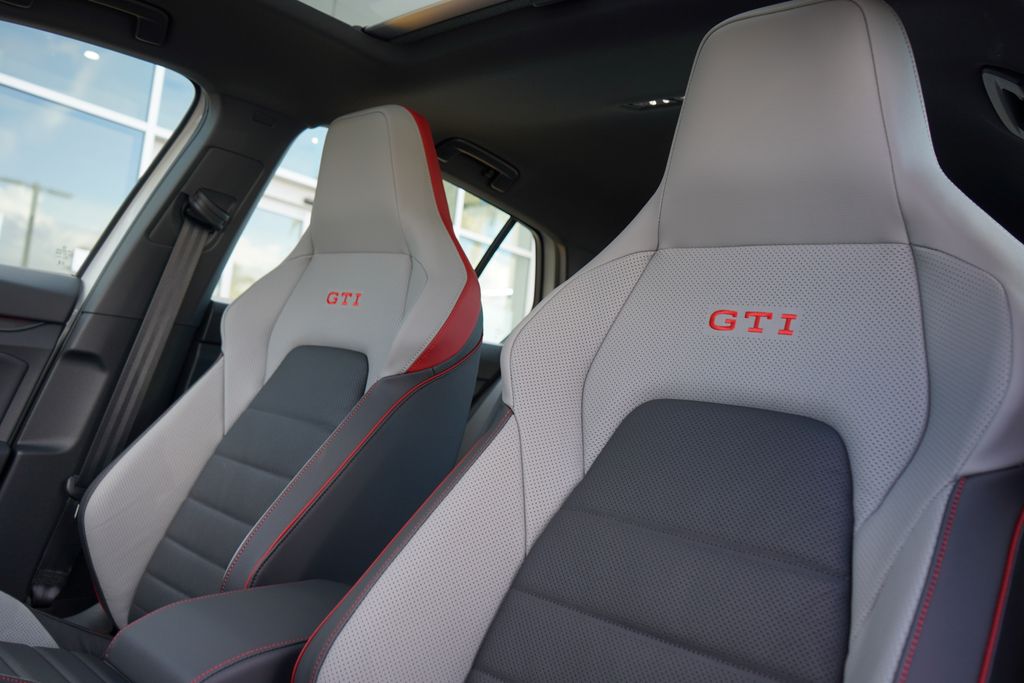 2024 Volkswagen Golf GTI 2.0T SE 7