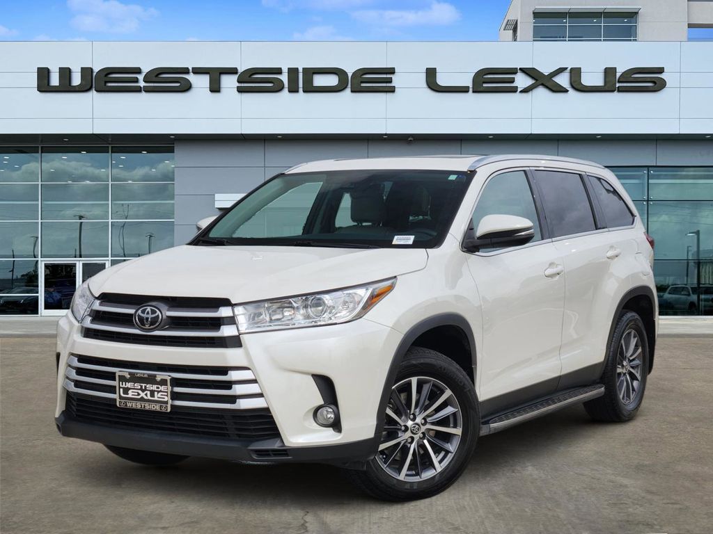 White (Blizzard Pearl) 2019 Toyota Highlander XLE FWD SUV / Crossover Front-Wheel Drive 8-Speed Automatic