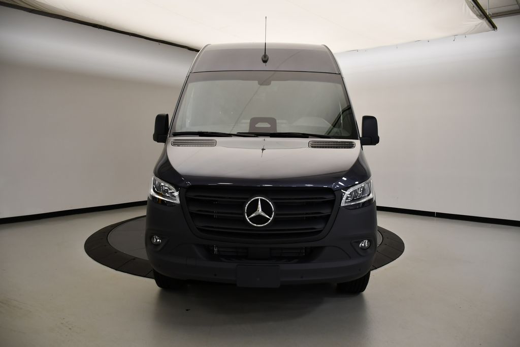 Thumbnail: 2025 Mercedes-Benz Sprinter - 3