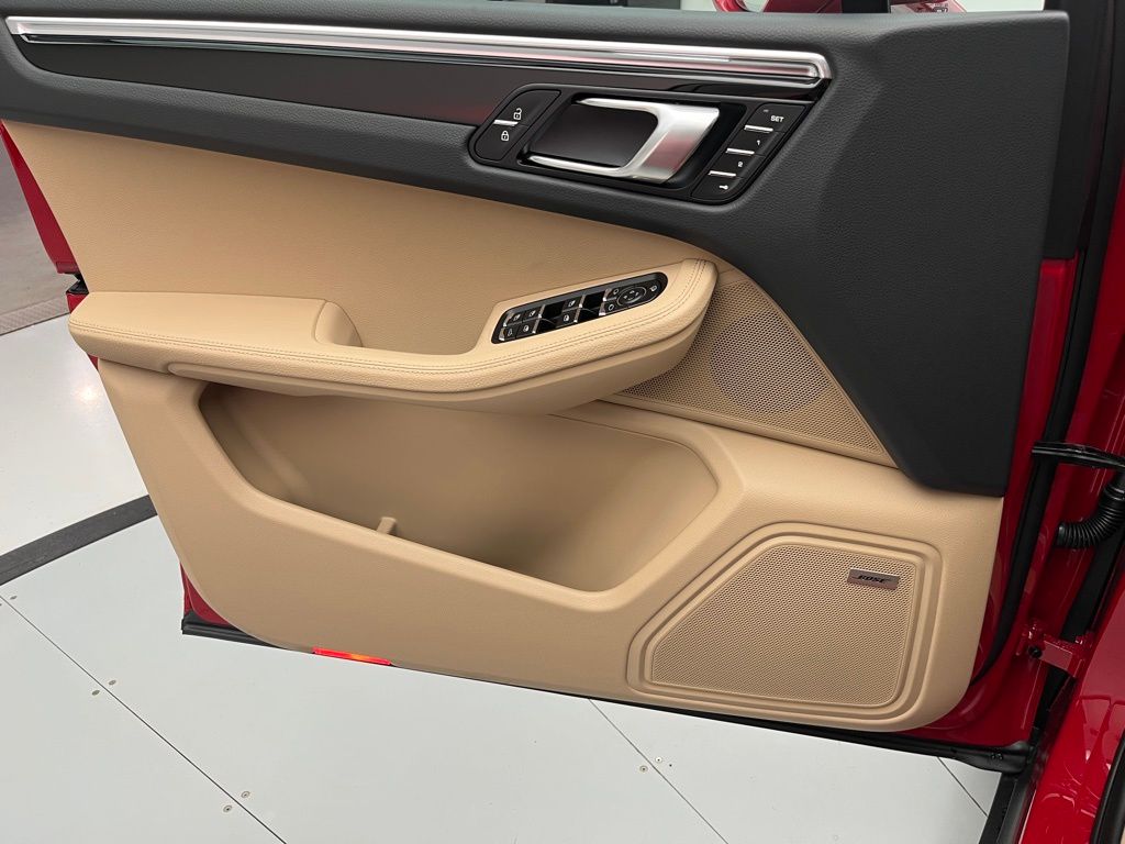 Thumbnail: 2025 Porsche Macan - 19