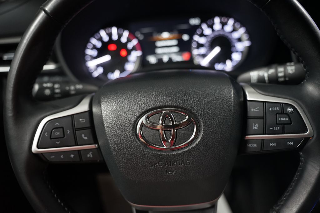 Thumbnail: 2024 Toyota Highlander - 16