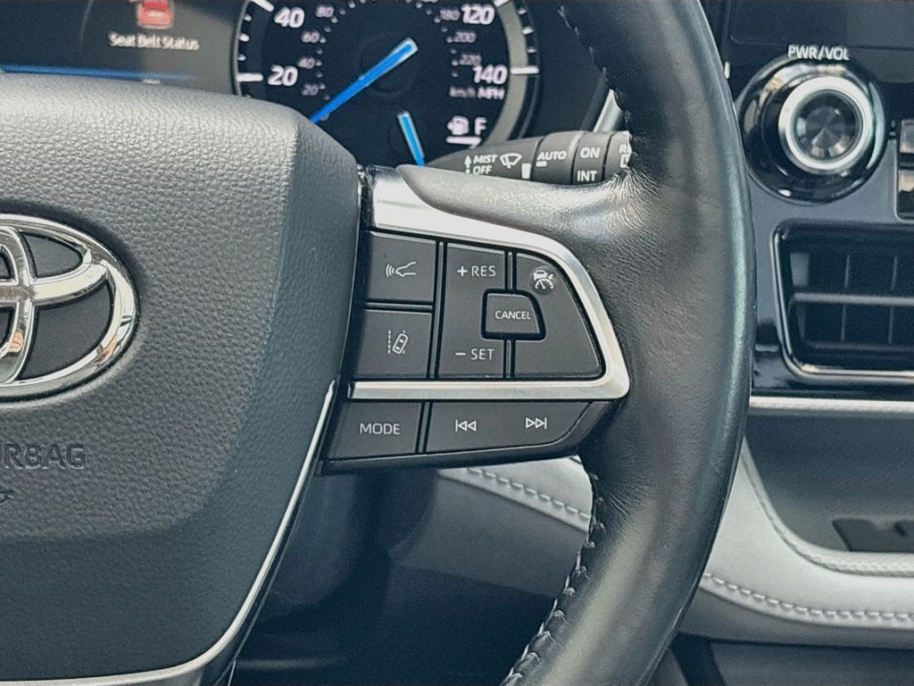 Thumbnail: 2020 Toyota Highlander - 12