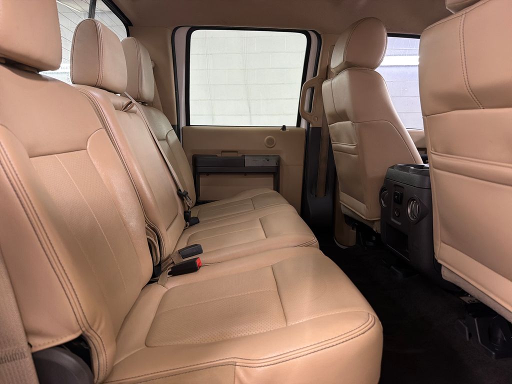 Used 2016  Ford Lariat image 25
