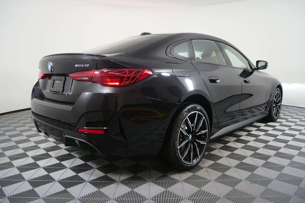 Thumbnail: 2026 BMW i4 - 3