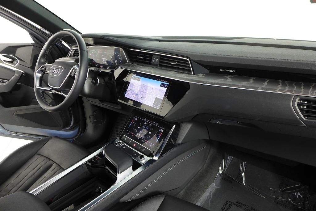 Thumbnail: 2022 Audi e-tron - 13