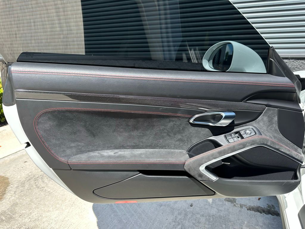 Thumbnail: 2018 Porsche 911 - 16