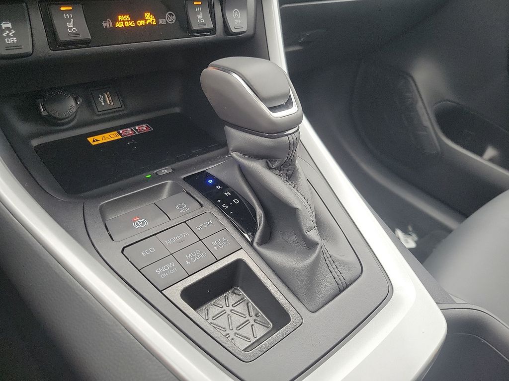 2025 Toyota RAV4 XLE Premium 9