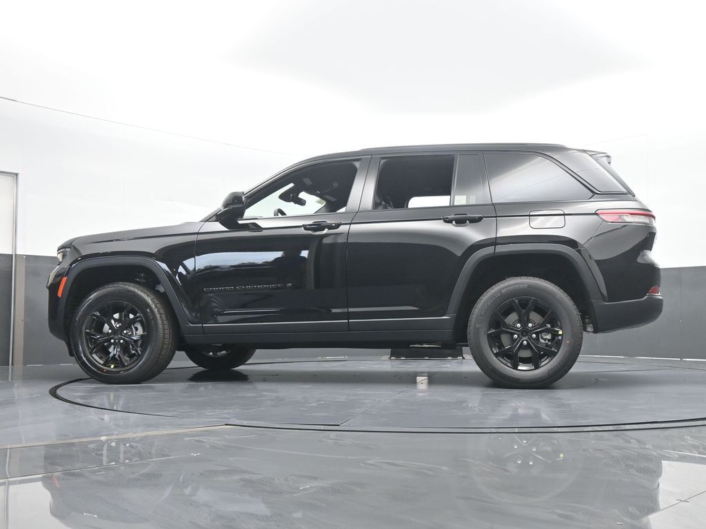 New 2025 Diamond Black Crystal Pearlcoat Jeep Altitude image 50