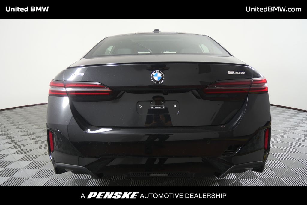Thumbnail: 2027 BMW 5 Series - 4