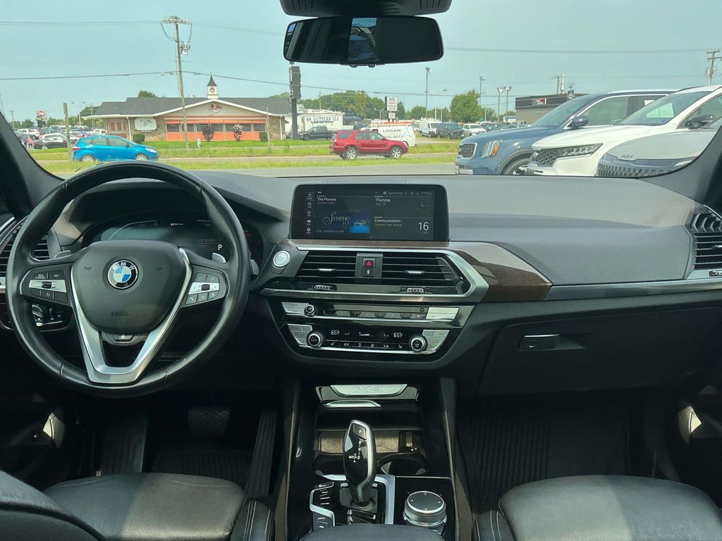 Used 2021 White BMW xDrive30e image 11