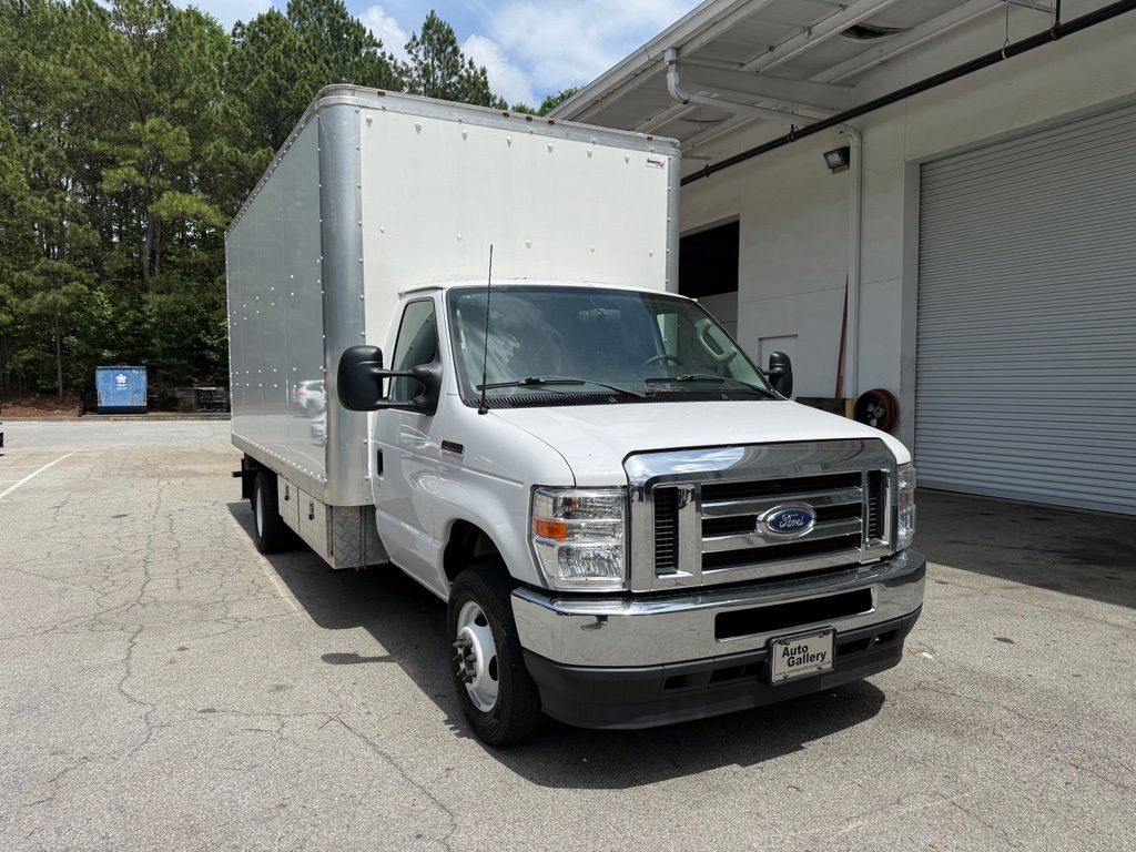 Oxford White 2023 Ford E-Series Chassis Pickup Truck Rear-Wheel Drive 6-Speed Automatic Overdrive