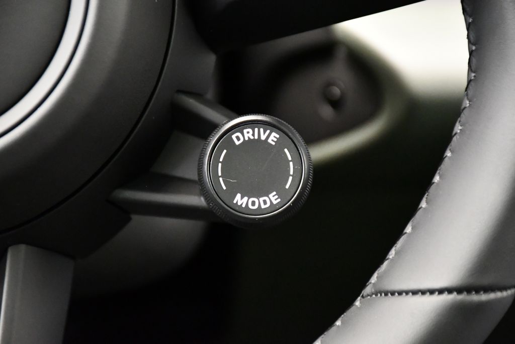 Thumbnail: 2025 Porsche Macan - 27