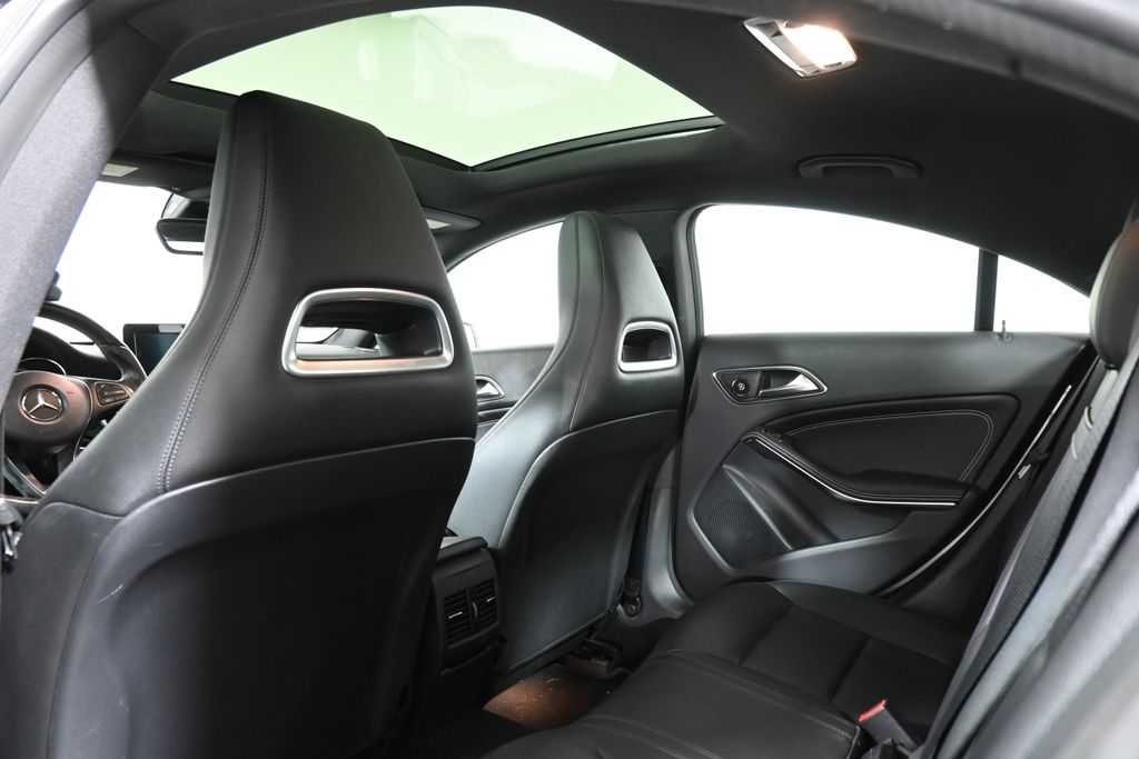 2015 Mercedes-Benz CLA 250 32