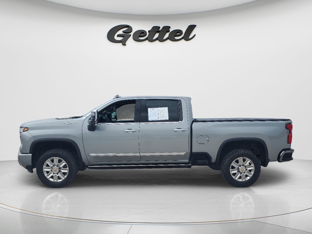 Used 2024 Gray Chevrolet High Country image 8