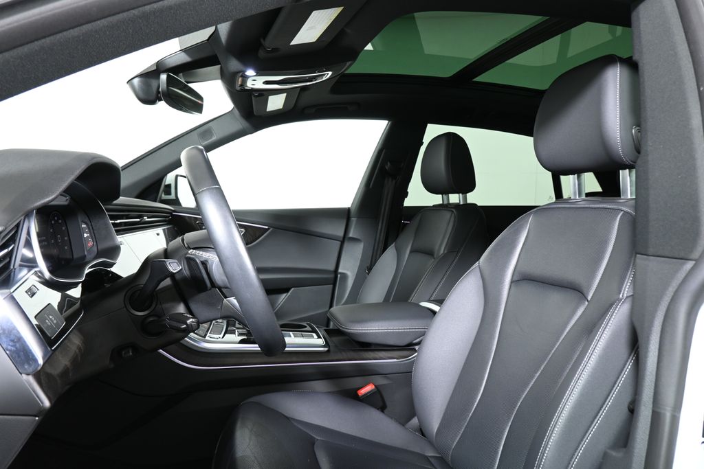 Thumbnail: 2021 Audi Q8 - 14