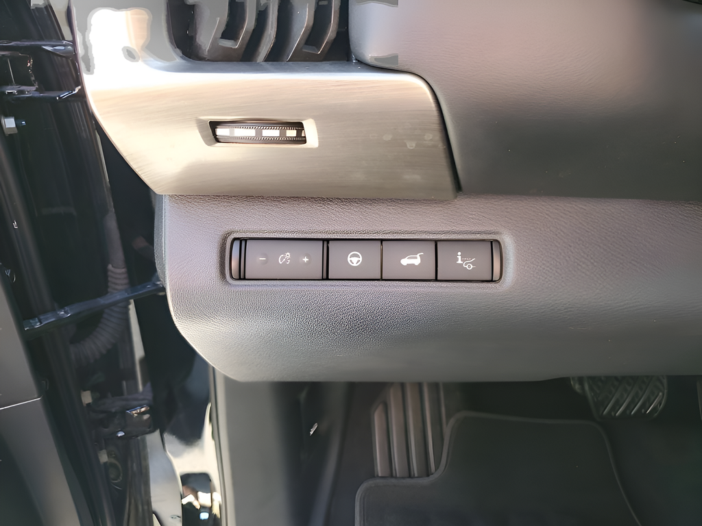 Used Car 2023 Nissan Pathfinder  Platinum For Sale Under $35,000 In Austin, Texas