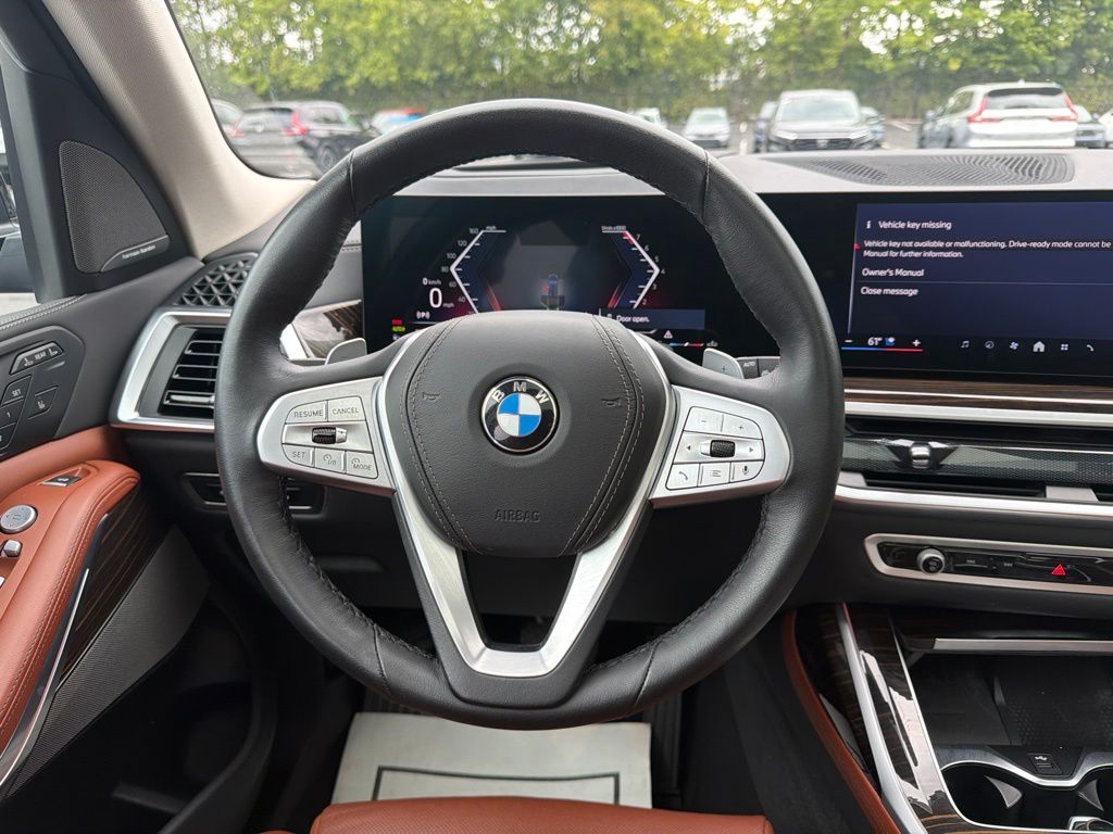 Thumbnail: 2026 BMW X7 - 14