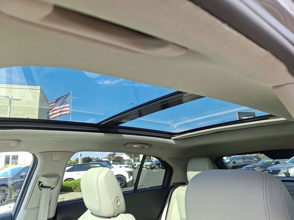 Thumbnail: 2023 Cadillac XT4 - 15