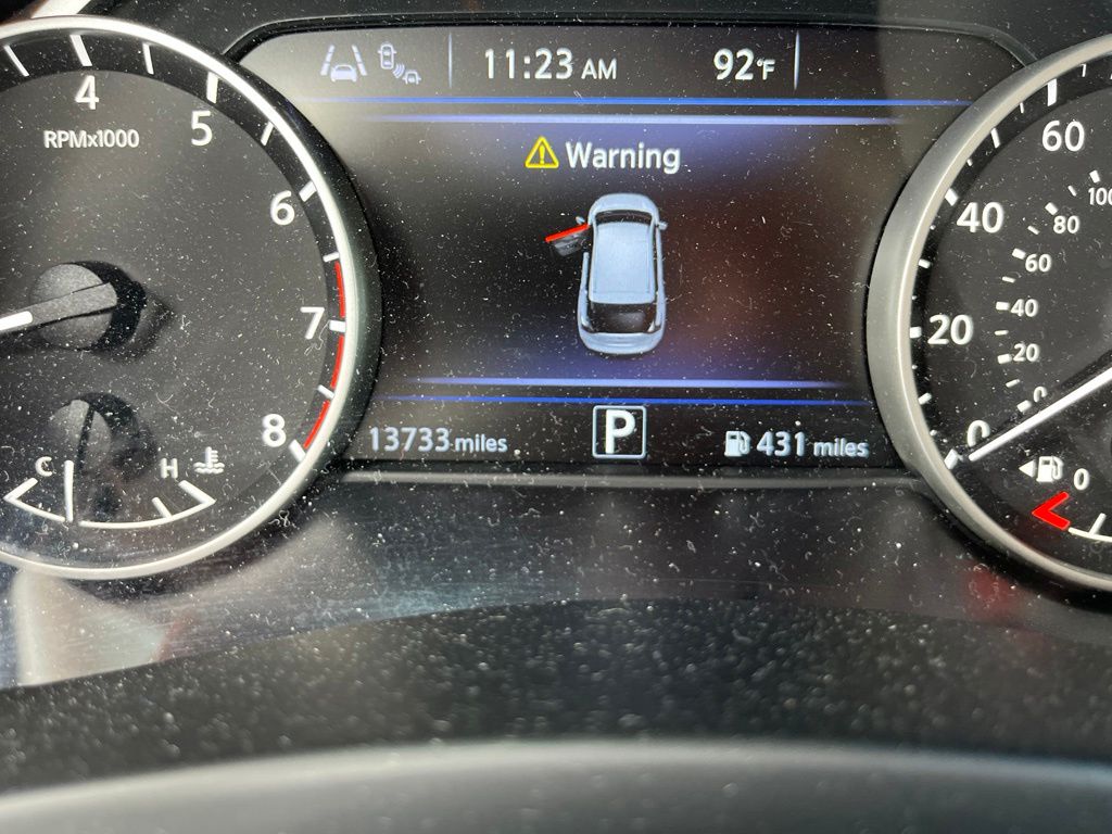 Used 2020 Cayenne Red Metallic Nissan SV image 21