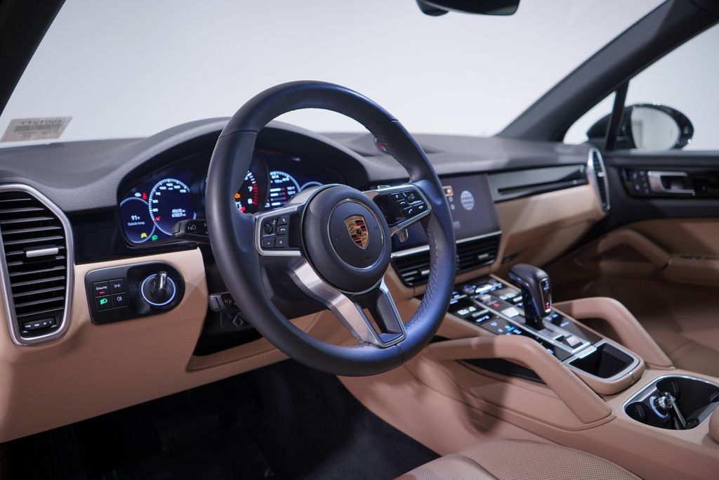 Thumbnail: 2022 Porsche Cayenne - 6