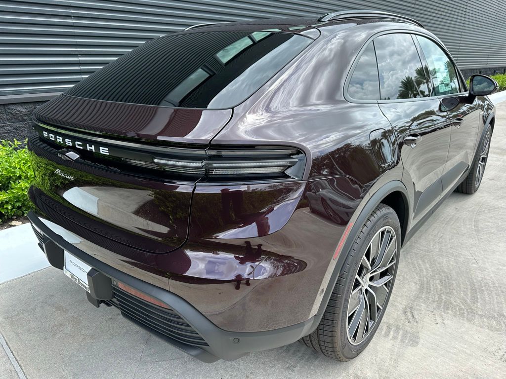 Thumbnail: 2025 Porsche Macan - 9