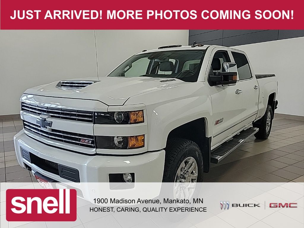 Summit White 2018 Chevrolet Silverado 3500HD Pickup Truck Four-Wheel Drive 6-Speed Automatic