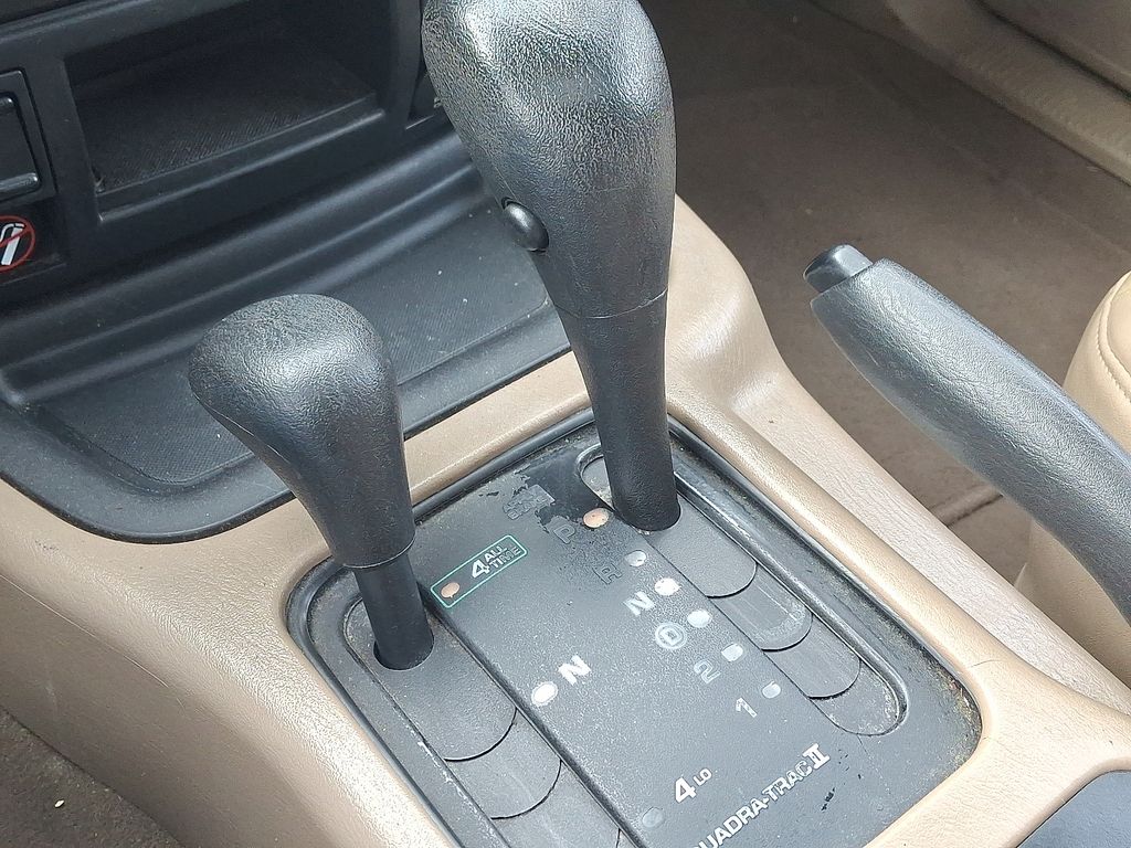 Thumbnail: 2003 Jeep Grand Cherokee - 16