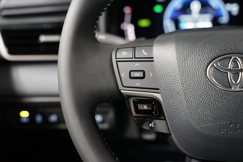 2025 Toyota Camry SE 14