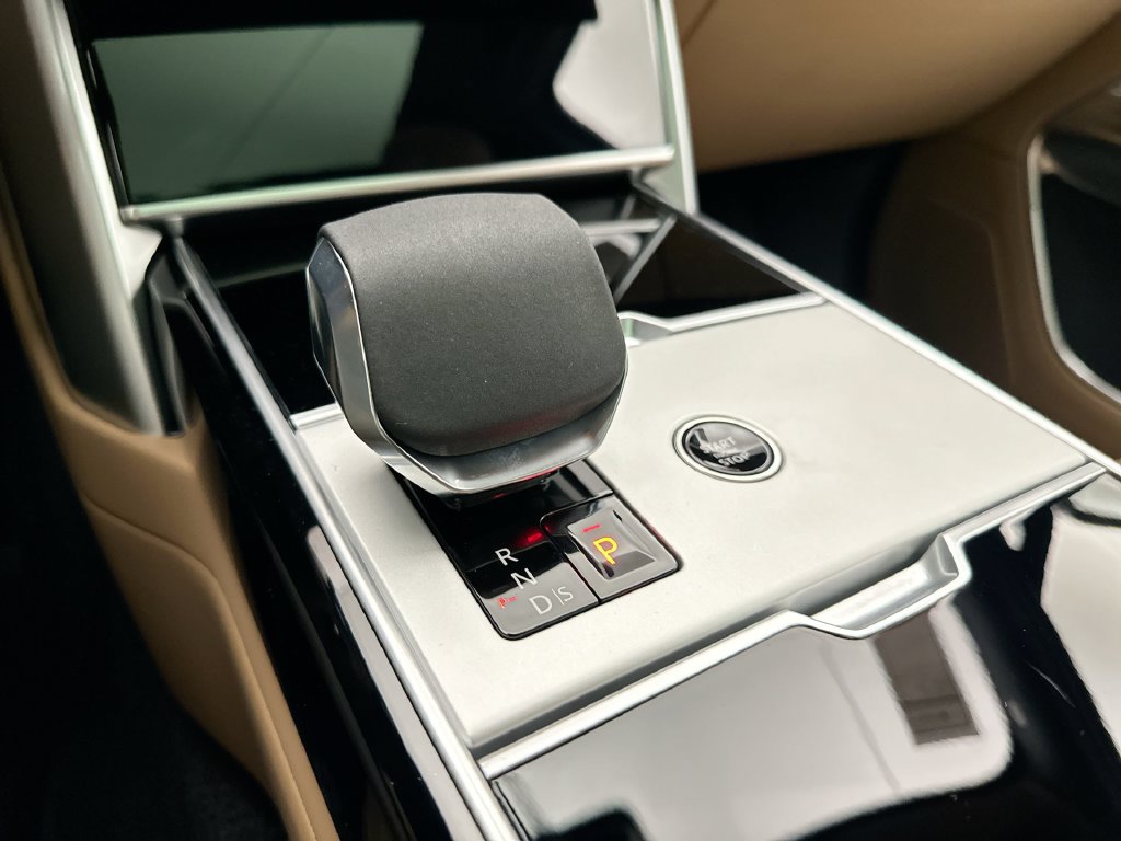 Thumbnail: 2026 Land Rover Range Rover - 12