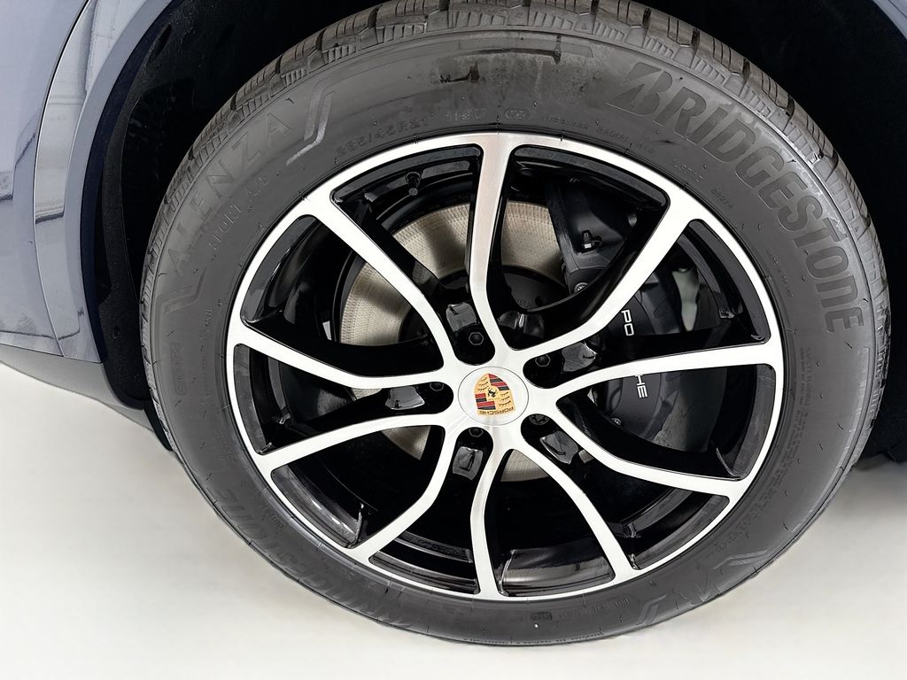 Thumbnail: 2026 Porsche Cayenne - 30
