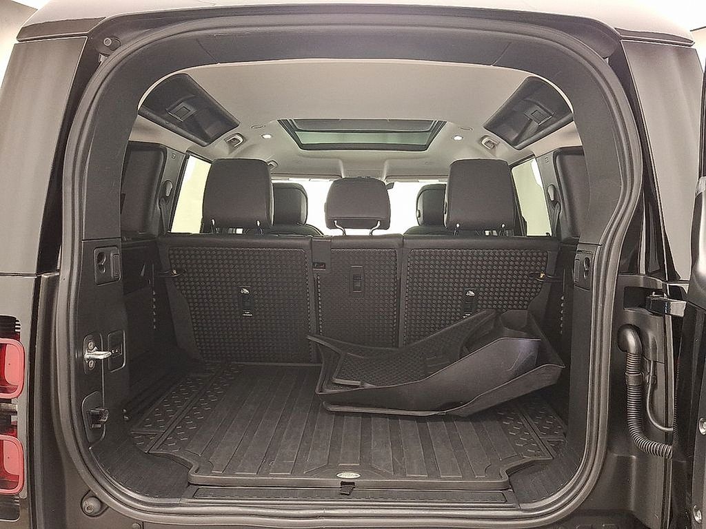2020 Land Rover Defender 110 28