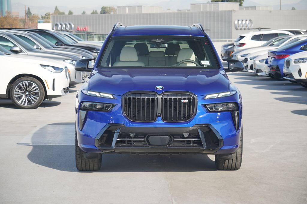 2025 BMW X7 M60i 2